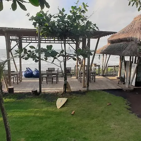 Keramas Surf Hostel
